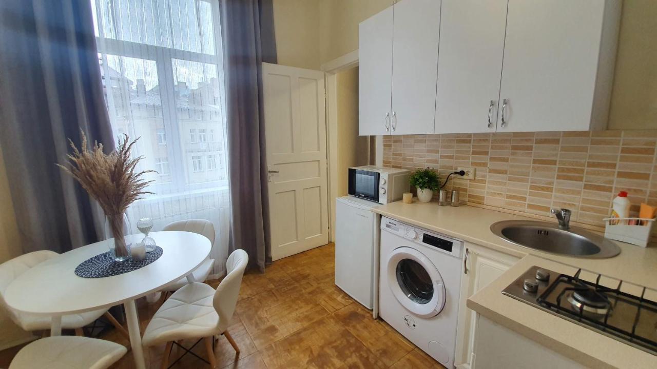Demar Apart Herzena Lviv Buitenkant foto